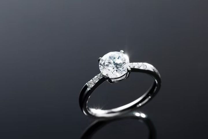 Discover Solitaire Rings: Tips, Suggestions, and Classic Jewellery Ideas