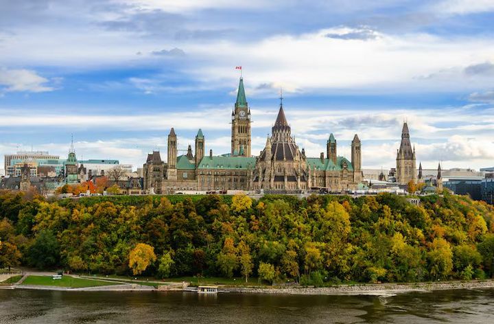 Canada Theme Parks: A Complete Guide to Attractions, Rides, and Family Fun