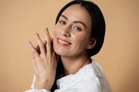 Anti-Aging Skincare Guide: Explore Basics, Ingredients, and Key Insight
