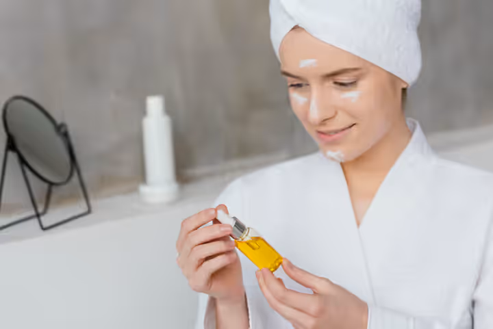 Vitamin C, Niacinamide and Hyaluronic Acid: A Guide to Benefits, Uses and Skincare Routines
